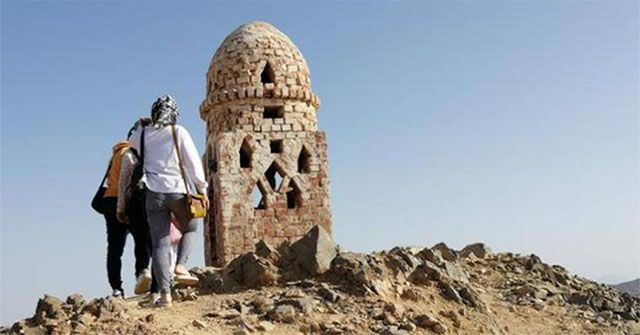 Bí ẩn những căn nhà bằng gạch trổ nhiều lỗ trên sa mạc: Biết tác dụng ai cũng bất ngờ!