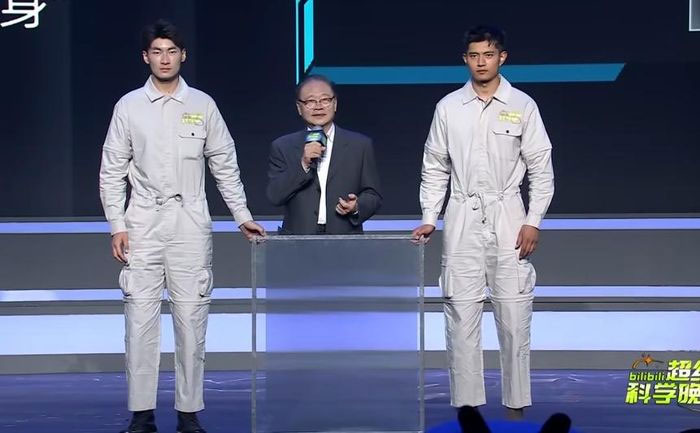 Nhà khoa học Trung Quốc trình diễn khả năng tàng hình.