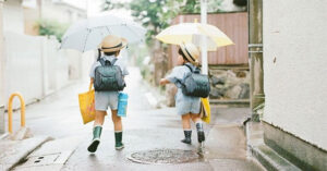 Nghiên cứu mới cho thấy: Trẻ Nhật Bản có dáng đi khác các nước