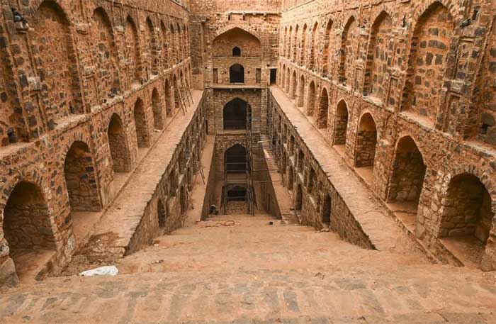 Giếng bậc thang là các yếu tố kiến trúc phức tạp có vi khí hậu riêng