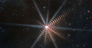 Kính viễn vọng James Webb chụp chuỗi vòng đồng tâm bí ẩn