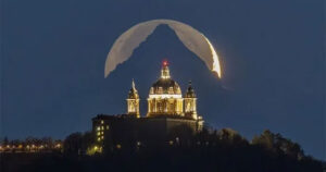 Nhiếp ảnh gia canh chờ 6 năm bắt một khoảnh khắc đáng kinh ngạc của Mặt trăng