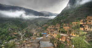 Ngôi làng độc nhất vô nhị: Mái nhà trở thành đường đi lại của cư dân!