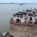 Ngôi chùa cổ 700 tuổi trên sông Dương Tử, vẫn vững chắc qua bao đợt thiên tai
