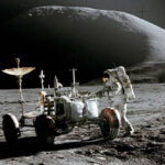 Căn bệnh lạ ảnh hưởng đến tất cả những người từng đặt chân đến Mặt trăng