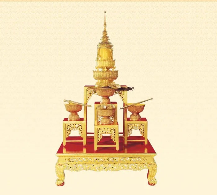 Quyền trượng này là bảo vật của Quốc vương Thái Lan.