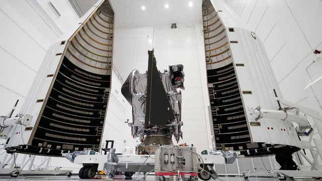 nhiem-vu-lucy-2 Lucy được trang bị hai tấm pin Mặt Trời hình tròn khổng lồ, với tổng chiều rộng là 14,25m.