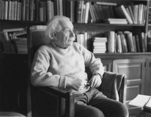 Các nhà khoa học đã làm gì với bộ não của Albert Einstein sau khi ông mất?