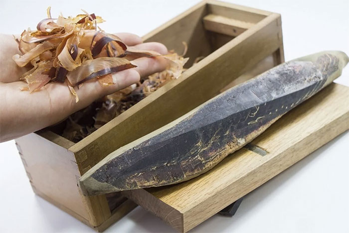 Katsuobushi được chế biến một cách kỳ công