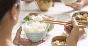Ăn bao nhiêu bát cơm mỗi ngày là phù hợp?