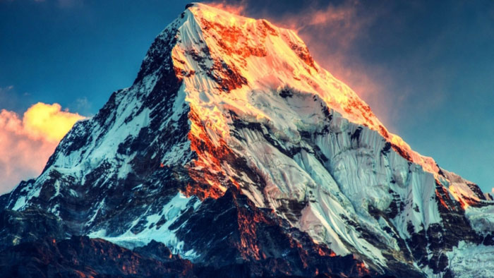 Biên giới giữa Nepal và Trung Quốc đi ngang qua đỉnh Everest. Biên giới giữa Nepal và Trung Quốc đi ngang qua đỉnh Everest.