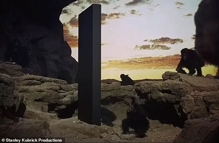 Chiếc hộp đen xuất hiện trong phim "2001: A Space Odyssey"