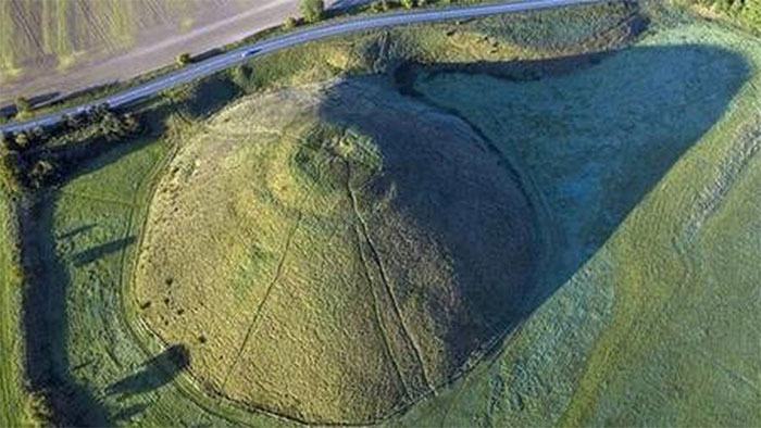 silbury-hill Silbury Hill không đơn giản chỉ là gò đất được đồn thổi có ma