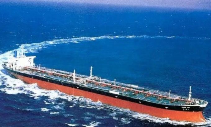 tau-seawise-giant Tàu Seawise Giant chuyên vận chuyển dầu mỏ trên biển.