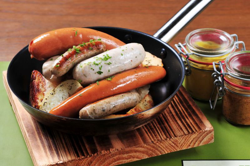 Người Thụy Điển ăn chân giò, còn người Đức thưởng thức thịt lợn nướng và xúc xích. Thịt lợn cũng là món thường gặp ở Italy và Mỹ bởi giàu chất béo, tượng trưng cho sự giàu có và thịnh vượng. Người Thụy Điển ăn chân giò, còn người Đức thưởng thức thịt lợn nướng và xúc xích. Thịt lợn cũng là món thường gặp ở Italy và Mỹ bởi giàu chất béo, tượng trưng cho sự giàu có và thịnh vượng.