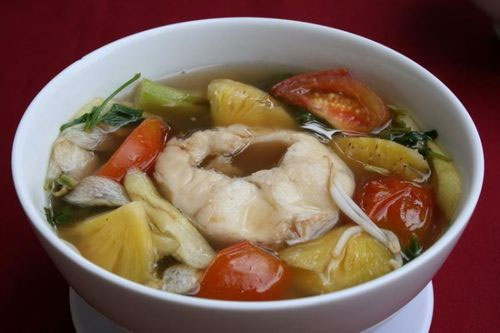 canh-chua Món canh cá nấu chua sẽ đượm vị hơn khi có thêm 2-3 vỏ bứa.