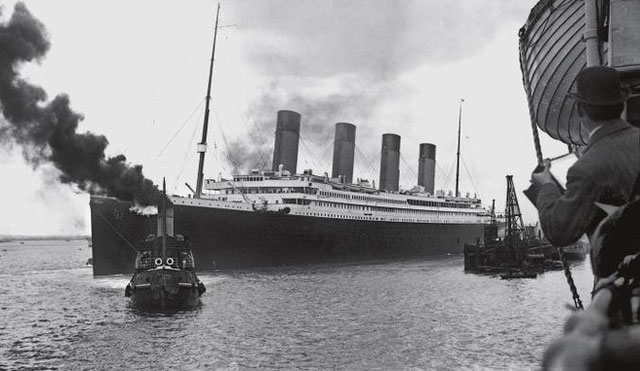 Tàu Titanic trước khi bị chìm.