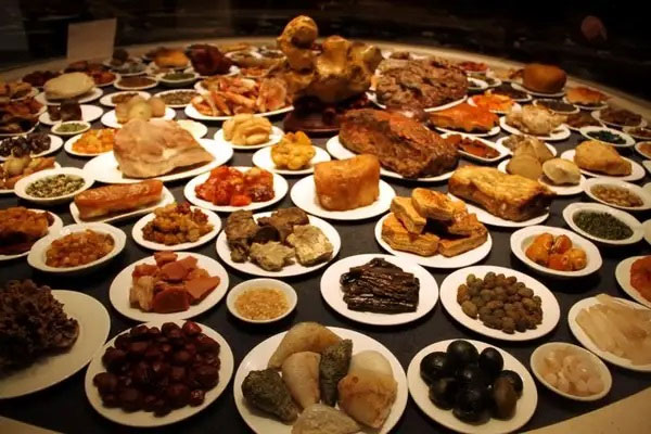 thuc-an-thua-2 Đồ ăn thừa của Hoàng đế được xử lý ra sao?