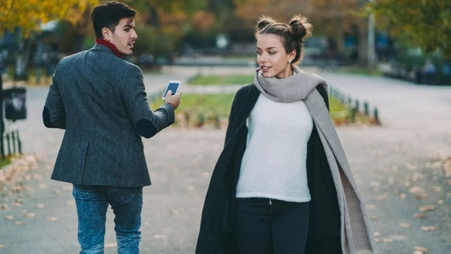 Tình yêu sét đánh chỉ là ham muốn và tình yêu đích thực sẽ đến sau.