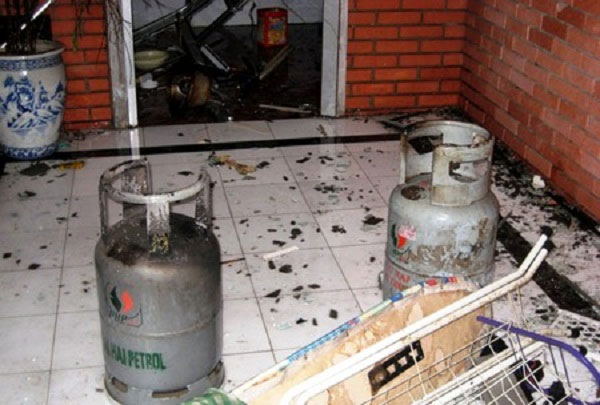 Các vụ nổ bình gas chủ yếu do khí gas bị rò rỉ. Các vụ nổ bình gas chủ yếu do khí gas bị rò rỉ.