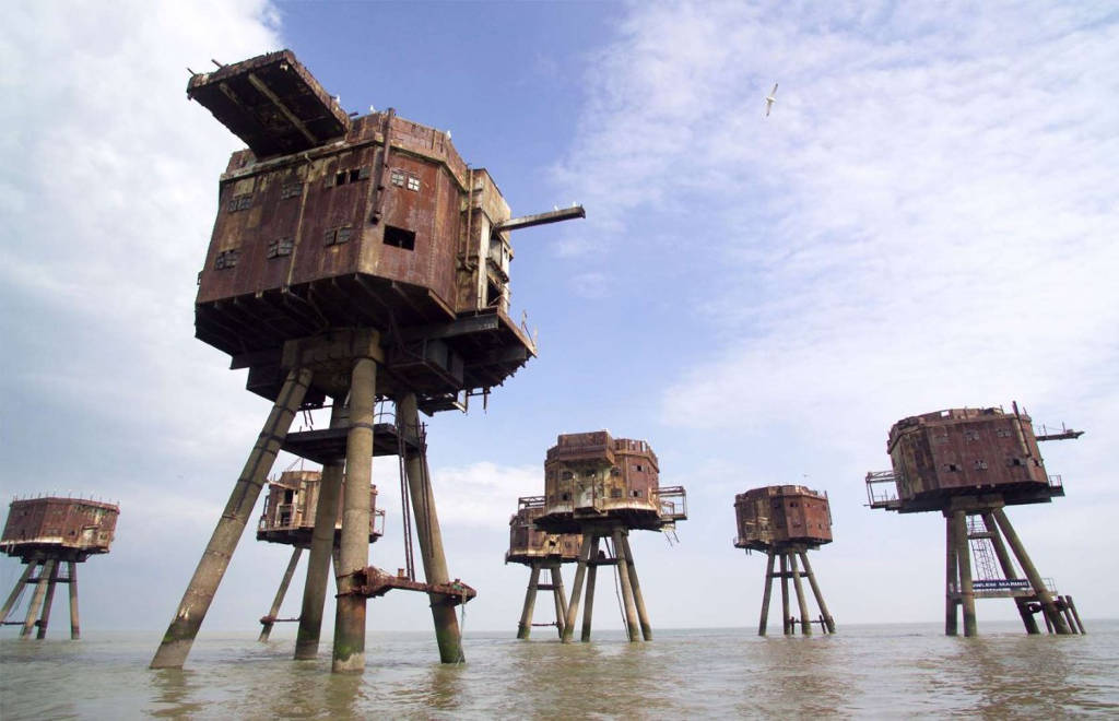 Pháo đài Maunsell tọa lạc trong các cửa sông Thames và Mersey của Anh từng bảo vệ quốc gia này trước những cuộc không kích của phát xít Đức trong Chiến tranh thế giới 2. Pháo đài Maunsell tọa lạc trong các cửa sông Thames và Mersey của Anh từng bảo vệ quốc gia này trước những cuộc không kích của phát xít Đức trong Chiến tranh thế giới 2.