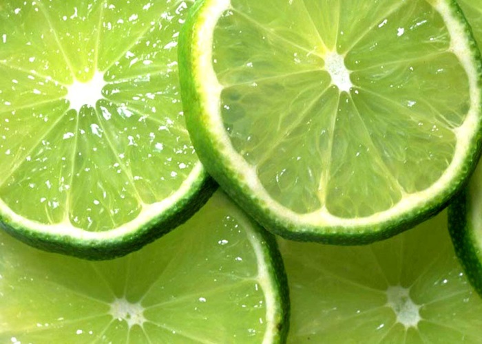 Vitamin C Vitamin C chỉ là một thành phần trong số các thành phần của nước chanh.